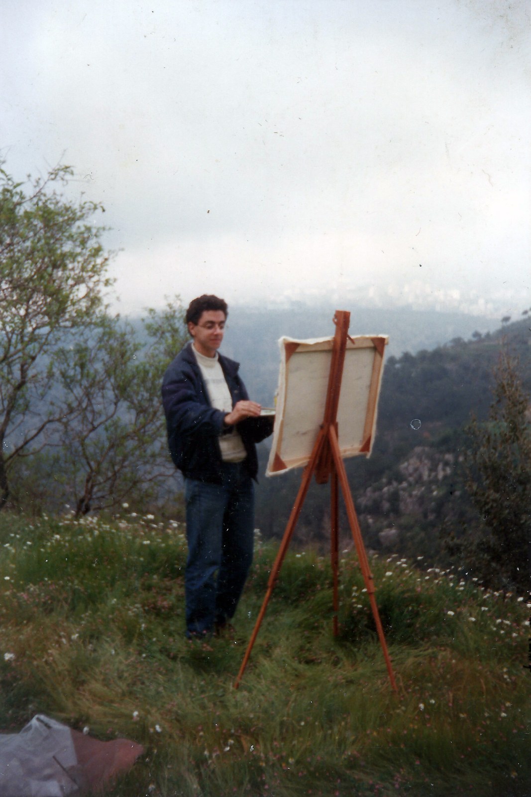 Ricardo Mbarkho outdoors painting at the easel · 5