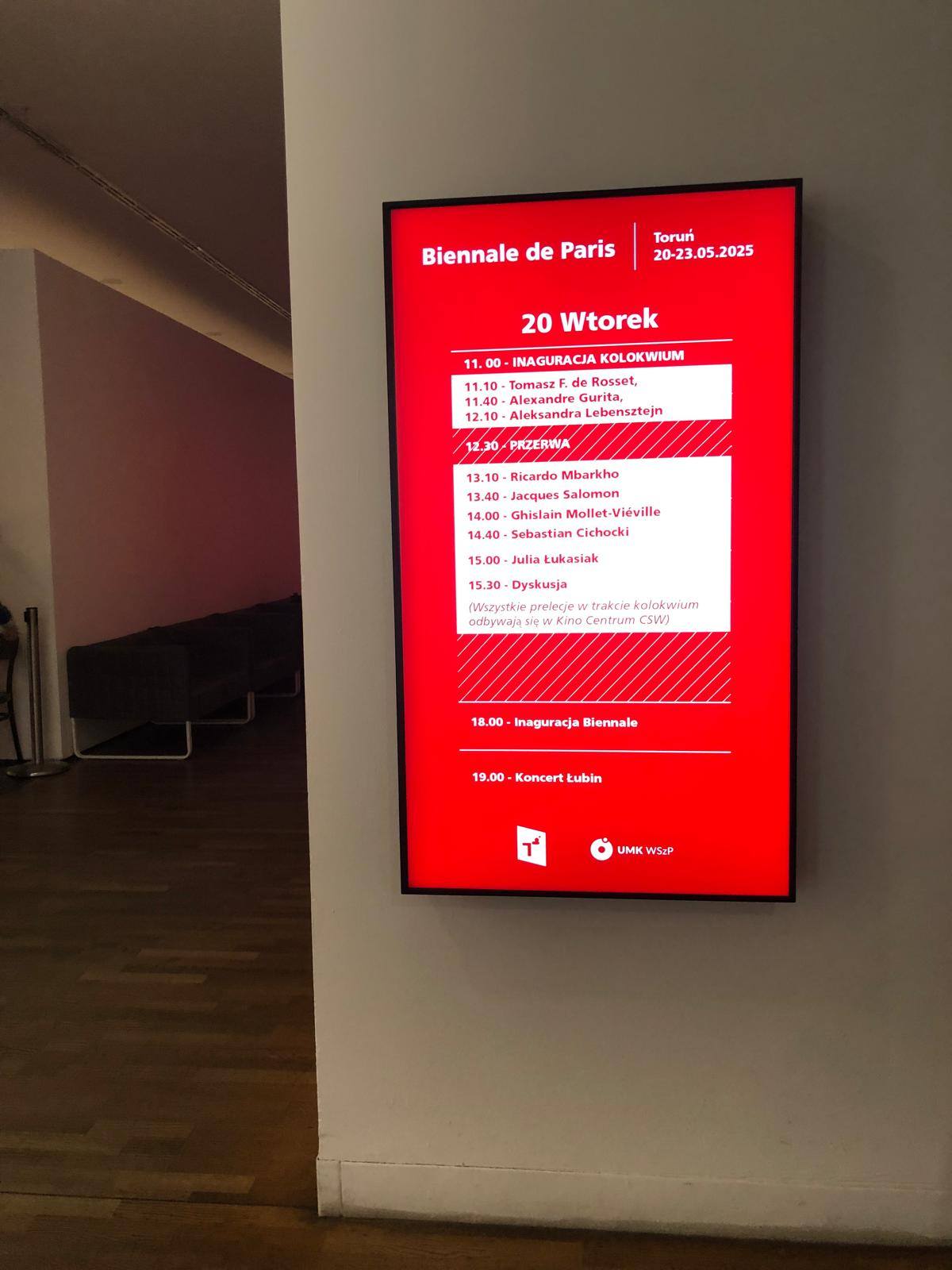 Écran d’affichage avec le programme du 20 mai 2025